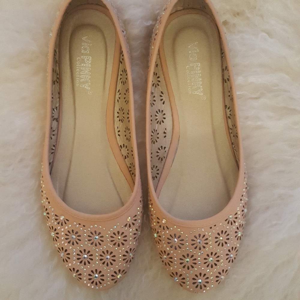 Peachy Eyelet Flower Flats